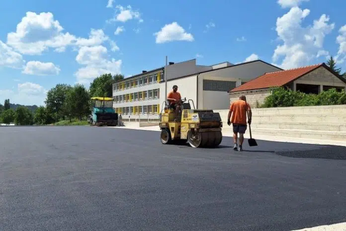 Posušje: Završeno asfaltiranje otvorenog igrališta u sklopu osnovne škole u 1722023942 Posusje Zavrseno Asfaltiranje Otvorenog Igralista U Sklopu Osnovne Skole U