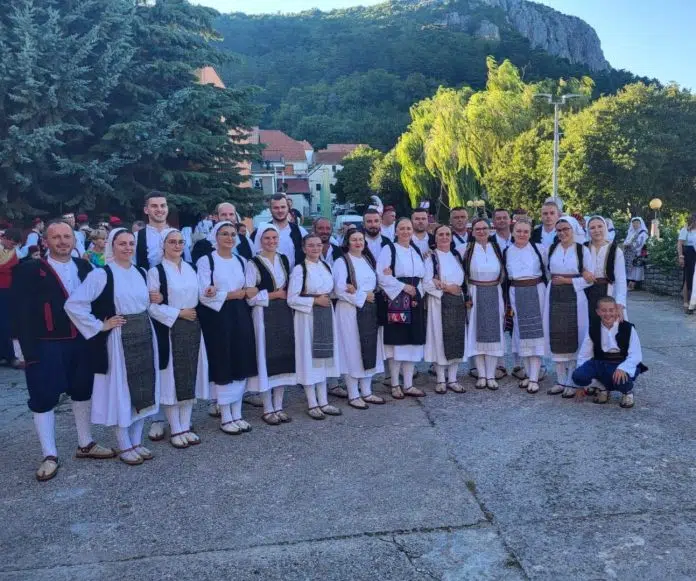 1722241584 Hkud Studencica U Vrlici Na Tradicionalnoj Smotri Folklora