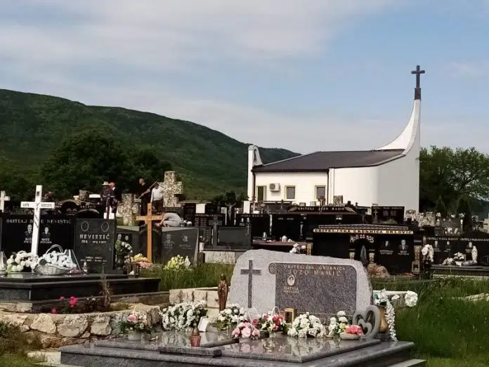 Biralo me: Danas se u Roškom Polju - Vojkovićima - Biralo Me Danas Se U Roskom Polju Vojkovicima