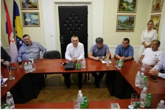 FOTO VIDEO| Potpisani ugovori u Ljubuškom vrijedni 1.948.000 KM, u Video Potpisani Ugovori U Ljubuskom Vrijedni 1948000 Km U