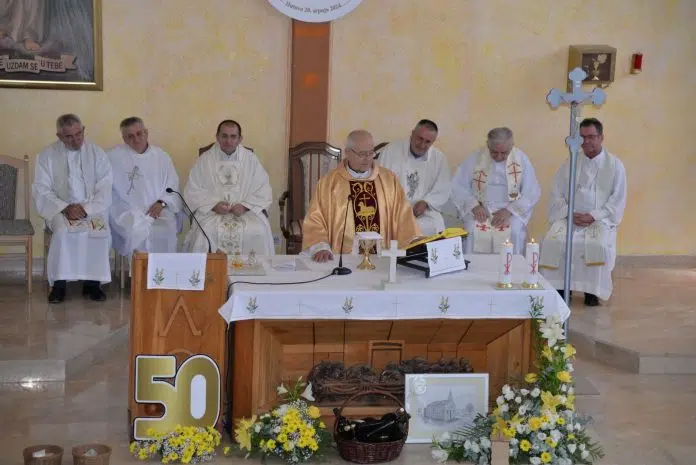 Fotografija Don Duro Bender Proslavio 50 Godina Svecenickog Sluzenja U