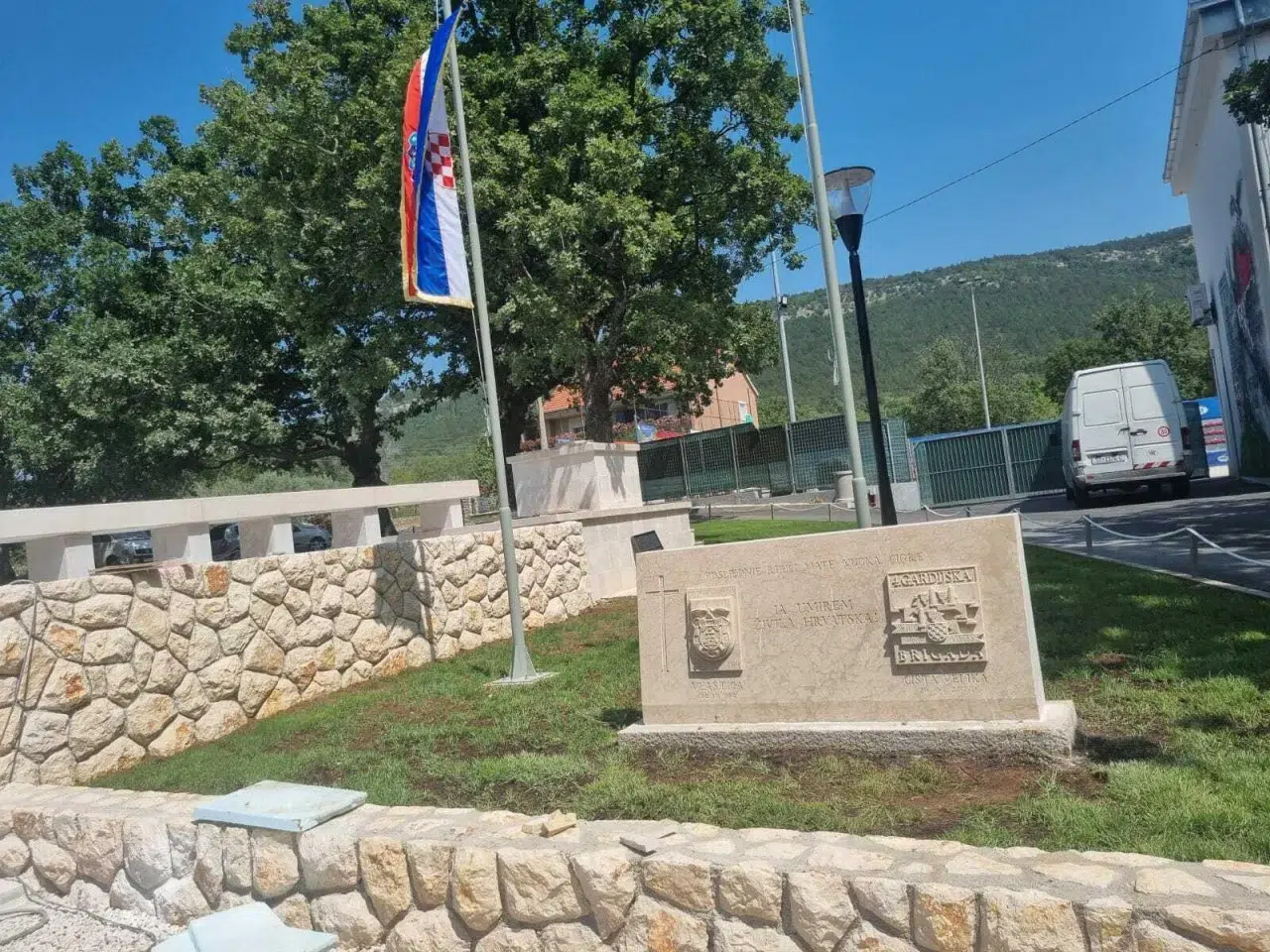 Otvoren spomenik junaku Imotskog, Čigri, čije su posljednje riječi “Ja umirem, živila Hrvatska” uklesane u kamen