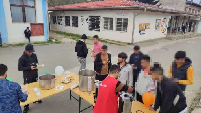 Trenutno Oko 1400 Migranata Boravi U Prihvatnim Centrima U Bosni
