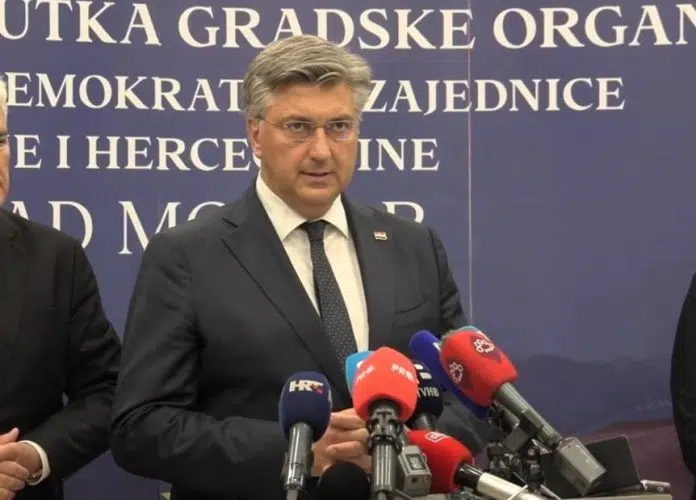 Vlada Republike Hrvatske donira 6,5 milijuna eura za projekte Hrvata Vlada Republike Hrvatske Donira 65 Milijuna Eura Za Projekte Hrvata