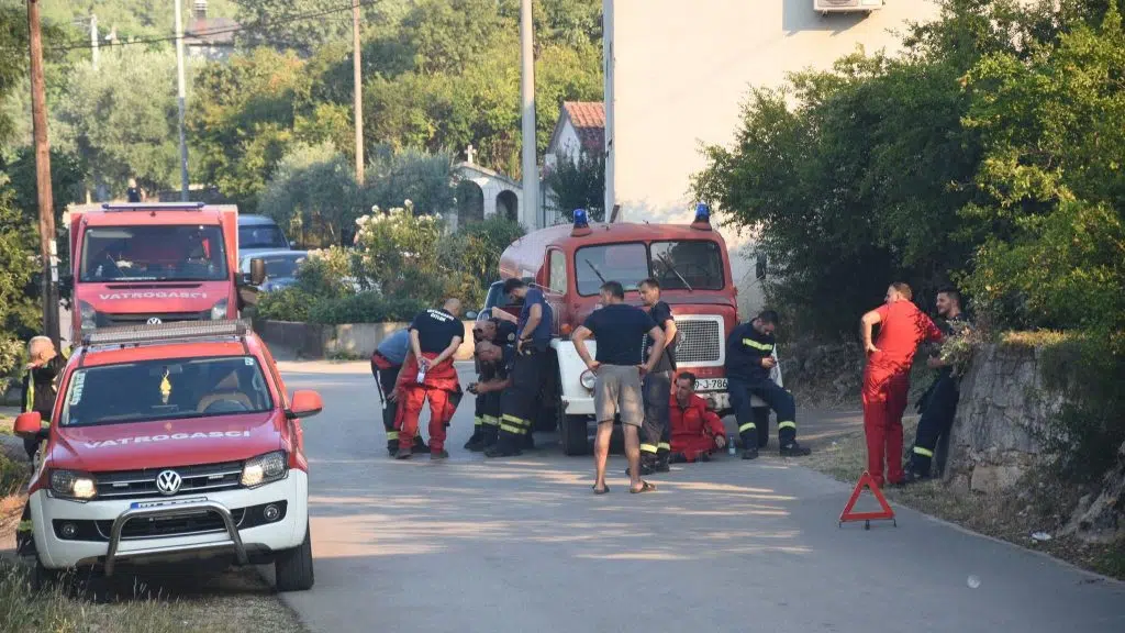 Vatrogasci iscrpljeni: Ko pali požare u Hercegovini?