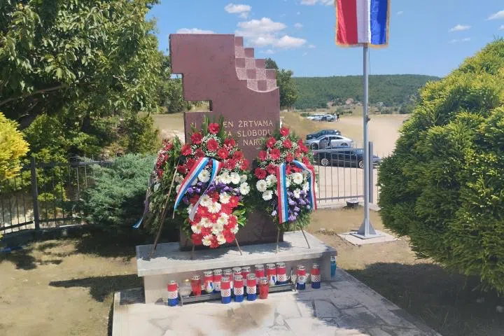 Vir: Sveta misa, vijenci i svijeće za heroje Domovinskog rata