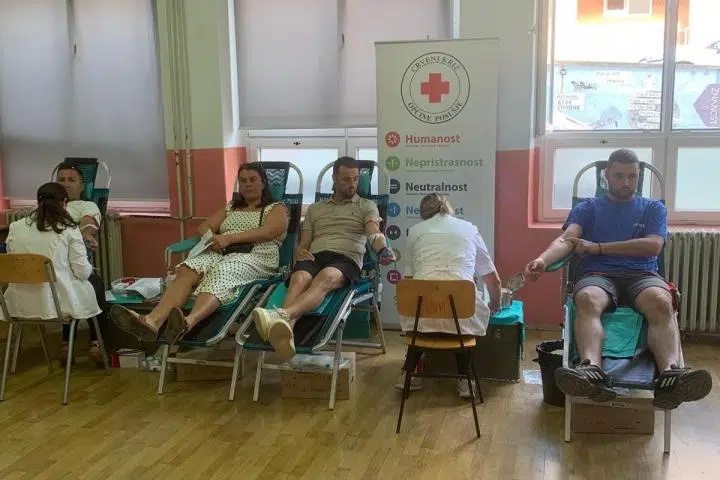 Navijači HŠK Posušje se odazvali pozivu Crvenog križa i darovali 26 doza krvi.