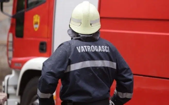 1723908004 Vatrogasci Se Bore S Vatrenom Stihijom Kod Rakitna Vjetar Im