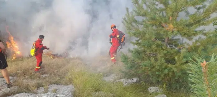1724004833 Pozar Kod Rakitna Jos Uvijek Traje Pomoc Stigla Iz Sirokog