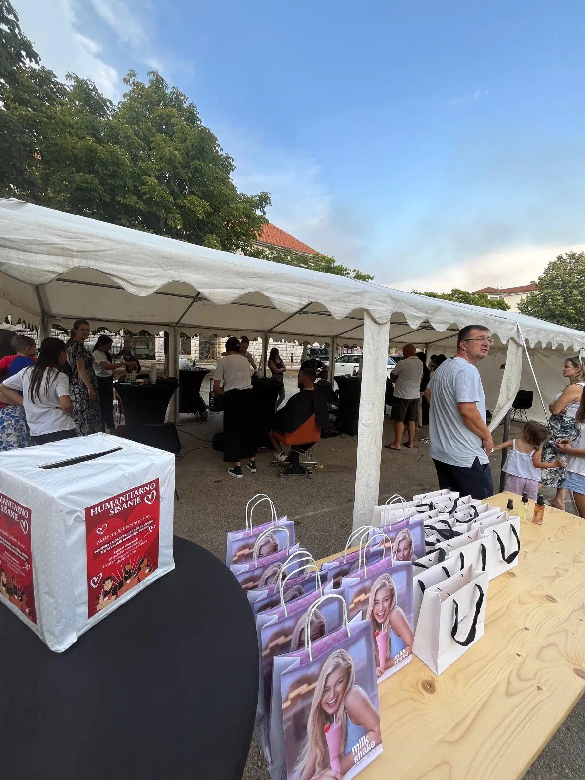Posušje velikog srca: Na humanitarnom šišanju prikupljeno više od 2.200 KM za potrebitne u općini!