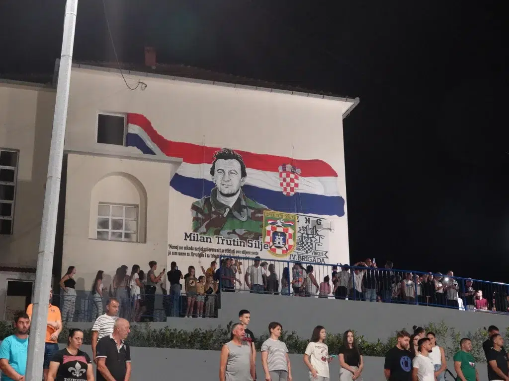 Emocije zavladale poznatim mjestom u Imotskoj krajini; heroj Domovinskog rata dobio svoj mural: ‘Suze majke Milana…‘