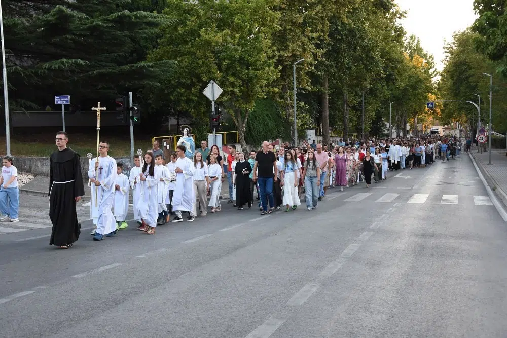 Čitluk: Procesija sa Gospinim kipom održana