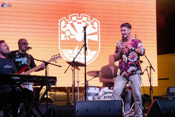 Adi Sose Odrzao Nezaboravan Koncert U Neumu