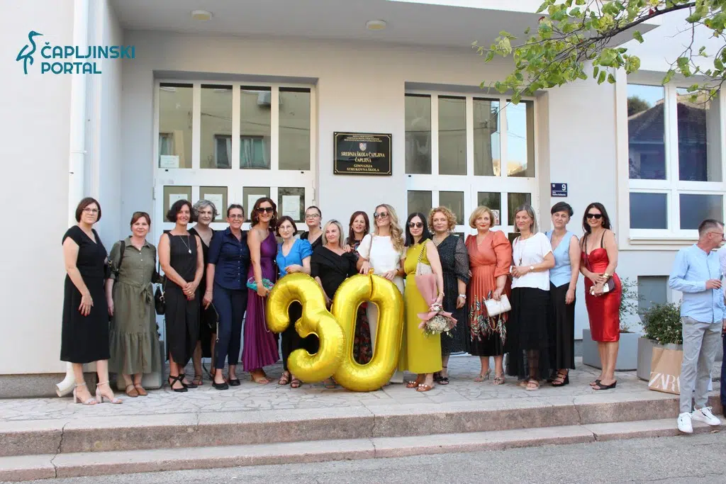 FOTO | Maturanti iz Čapljine proslavili 30 godina od mature!