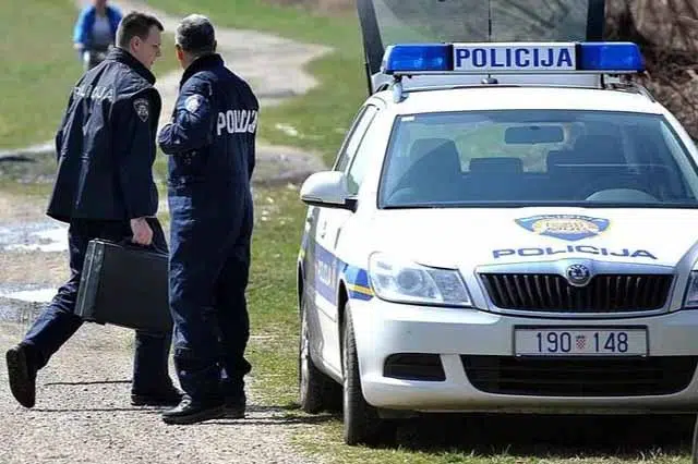 Horor U Hrvatskoj Tri Tijela Pronadena U Vikendici