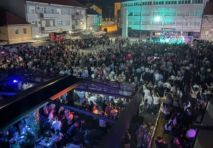 Humanitarni Koncert Odrzan U Livnu Za Lijecenje Zeljka Vrgoca