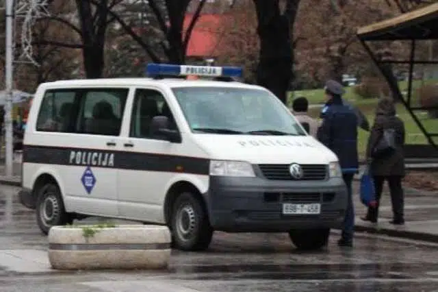 Muskarac-sebi-oduzeo-zivot-aktiviranjem-eksplozivne-naprave.jpeg Muskarac Sebi Oduzeo Zivot Aktiviranjem Eksplozivne Naprave