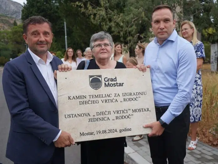 Naslaidjen-kamen-temeljac-za-vrtic-u-naselju-Rodoc.jpg Naslaidjen Kamen Temeljac Za Vrtic U Naselju Rodoc
