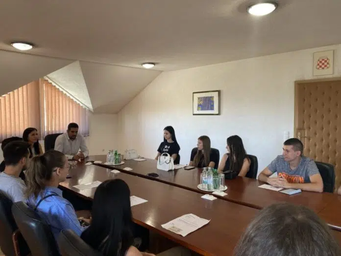 Potpisani ugovori za dodjelu 25 stipendija studentima s područja HBŽ Potpisani Ugovori Za Dodjelu 25 Stipendija Studentima S Podrucja Hbz