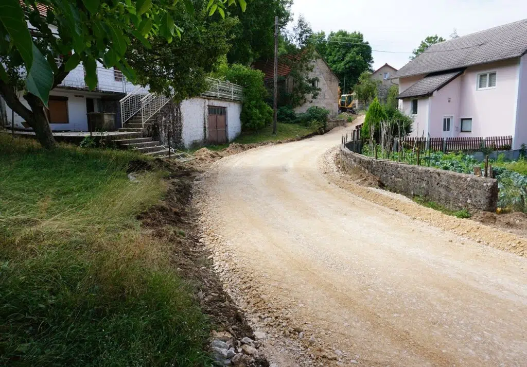 Priprema za asfaltiranje dvije ulice u Omolju