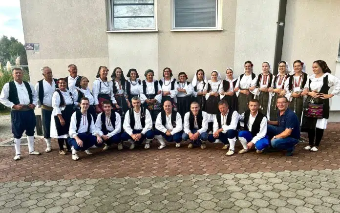 1727094564 Kad Zapivam Uz Ljubusku Stranu Prepoznat Ces Me Dragi Po