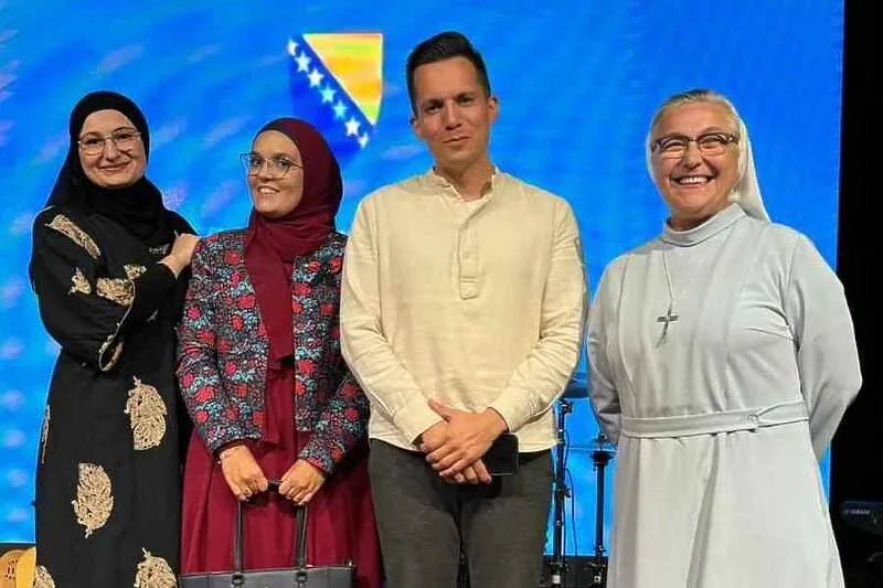 Emotivna večer Armina Muzaferije u Livnu, uz koncert i mural Šejle i sestre Blanke