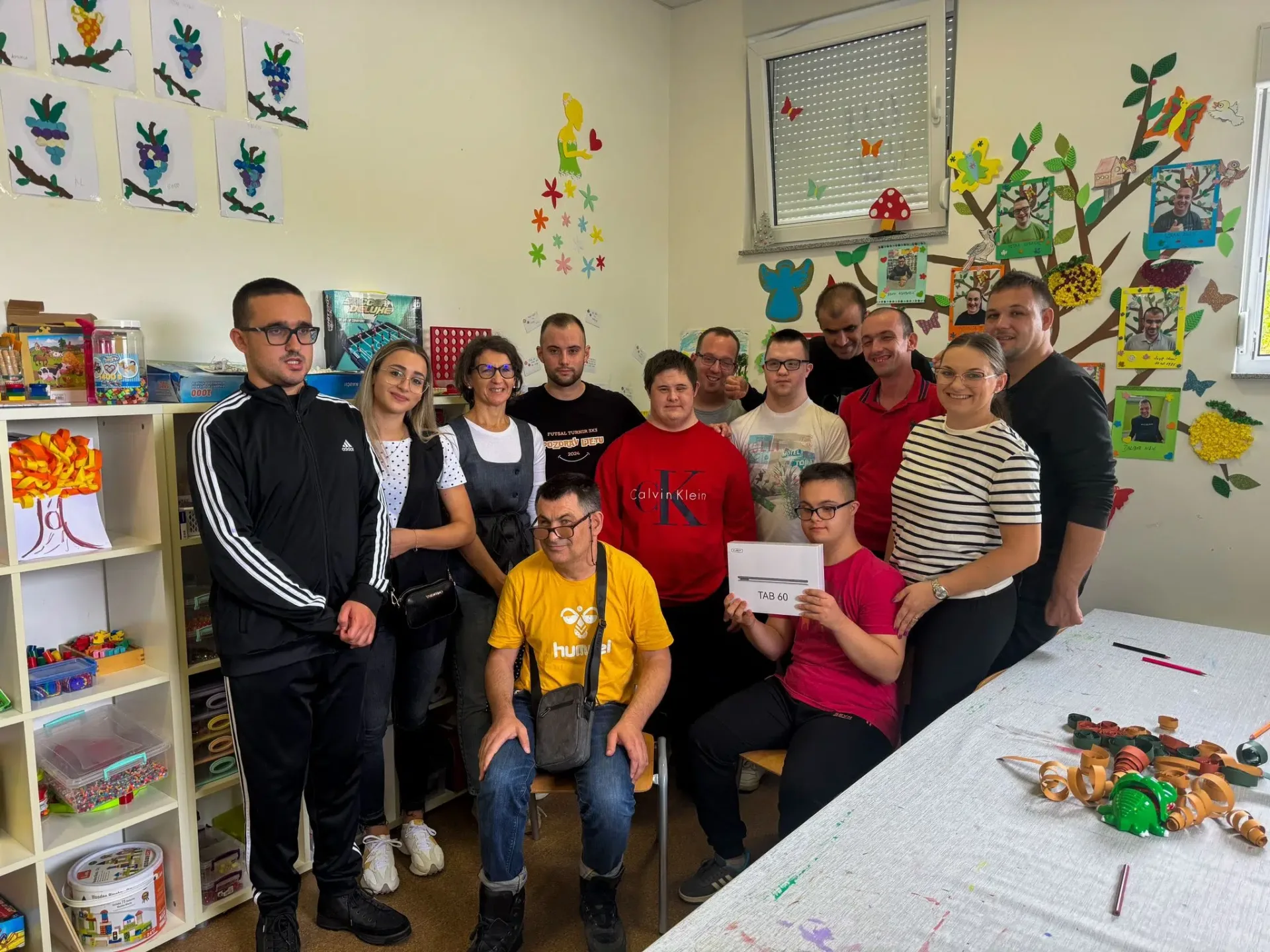 Posjeta JU Edukacijsko rehabilitacijskom centru tokom Futsal 3×3 turnira “Pozdrav Ljetu 2024” i donacija organizatora