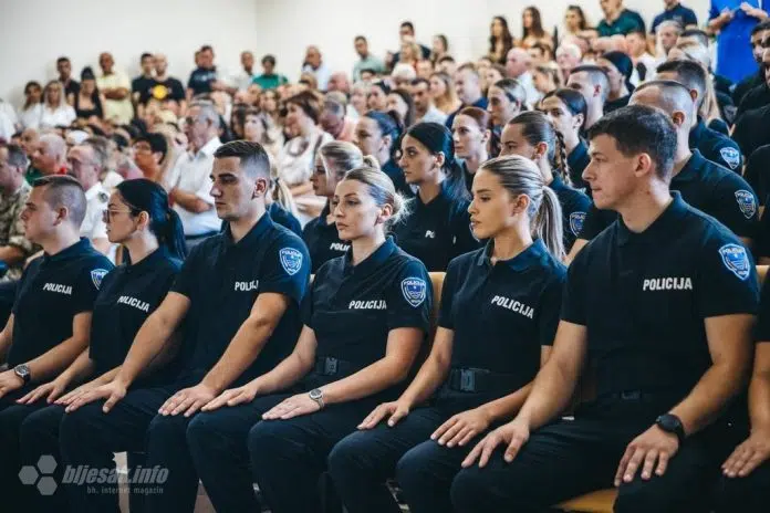 Odrzana Svecana Prisega 130 Policajaca Mup A Hnz A