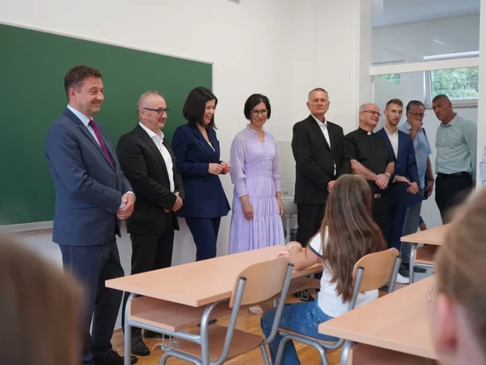Gradonacelnik Kordic Otvorio Novu Skolu U Naselju Vojno