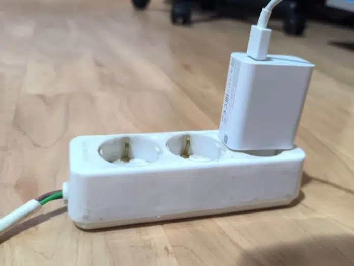 Ne Ukljucujte Ovaj Uredaj U Produzni Kabel Jer Je To
