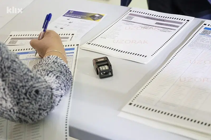 Prilikom glasanja za gradsku i općinsku vijeća možete izabrati samo tri imena.