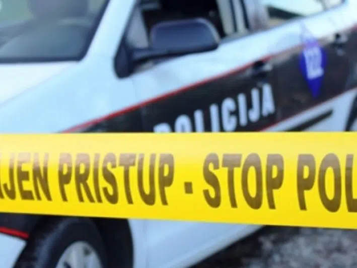 Teška saobraćajna nesreća: Tri vozila se sudarila, jedna osoba poginula |