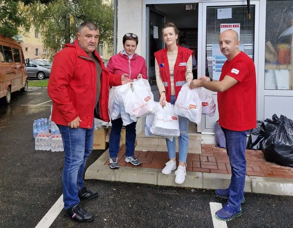 KATASTROFALNE POPLAVE U BiH: HT Eronet donirao SIM kartice i uređaje, prilagodio infrastrukturu i odrekao se prihoda od humanitarnih telefonskih poziva
