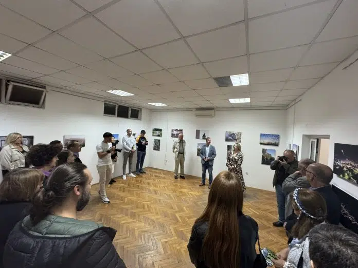 1728371932 Izlozba Fotografija Clanova Udruge Hkd Biljeg Otvorena U Knjiznici Ljubuski