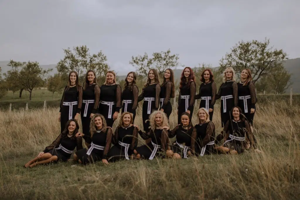 Najava koncerta etno grupe “Čuvarice” pod nazivom “Zemljo moja”