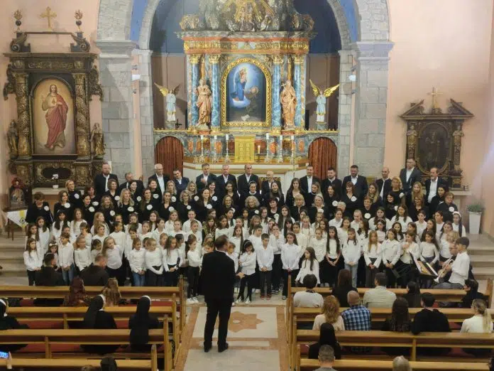 1730196613 Odrzan Koncert Na Humcu Humacki Zborovi Ponos Zajednice
