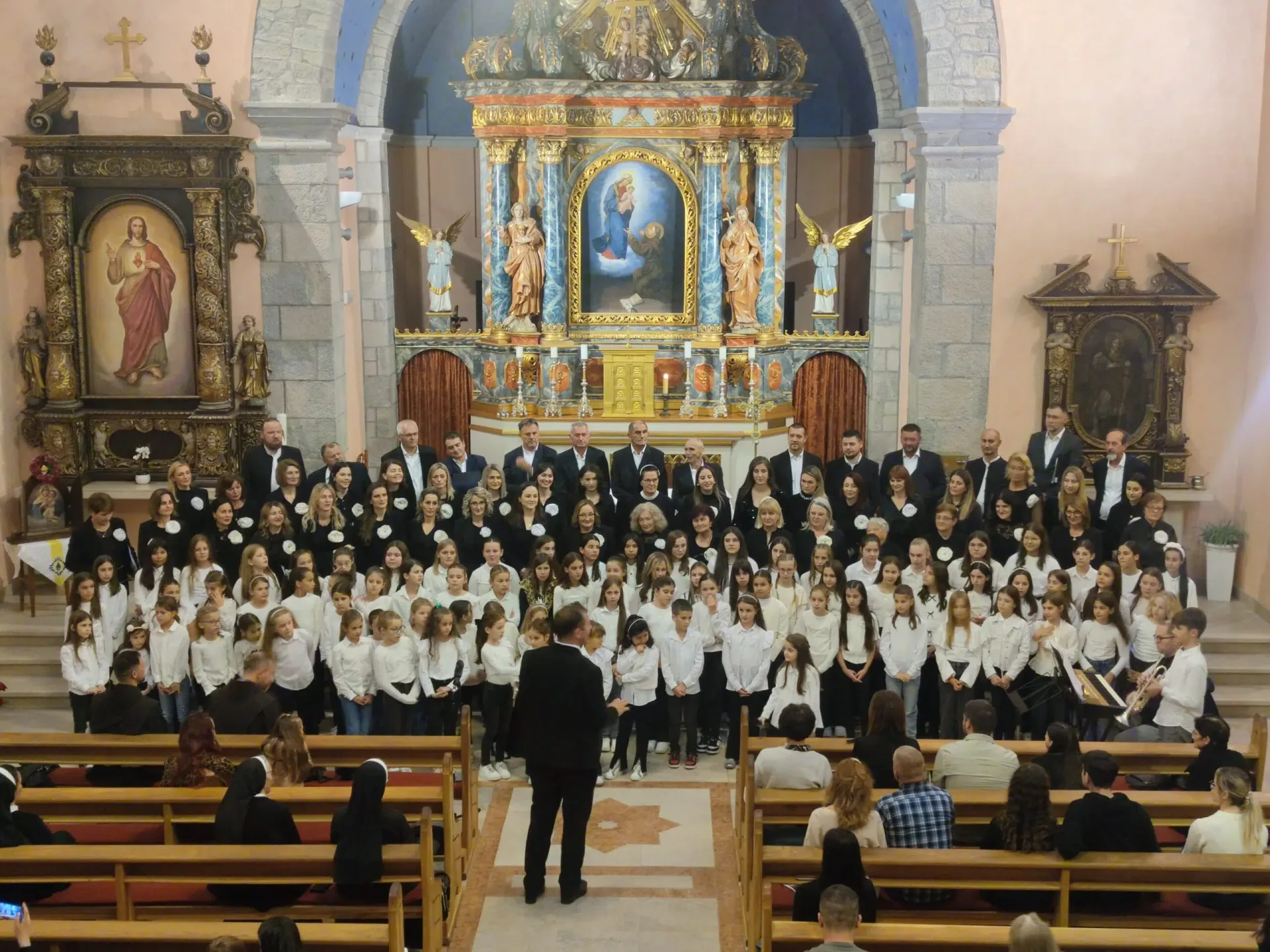 Održan koncert na Humcu: Humački zborovi ponos zajednice!