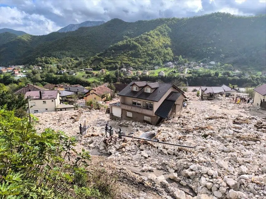 Crveni križ općine Neum angažiran u pružanju pomoći poplavljenim područjima