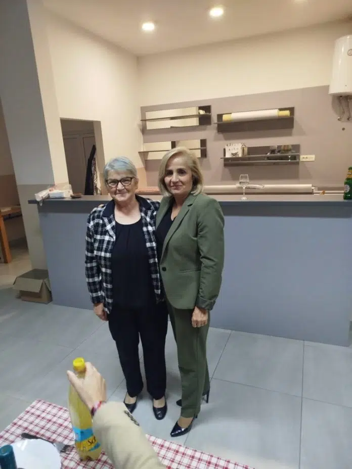 Djelatnici Srednje Skole Prozor Ispratili U Mirovinu Radnu Kolegicu Anu