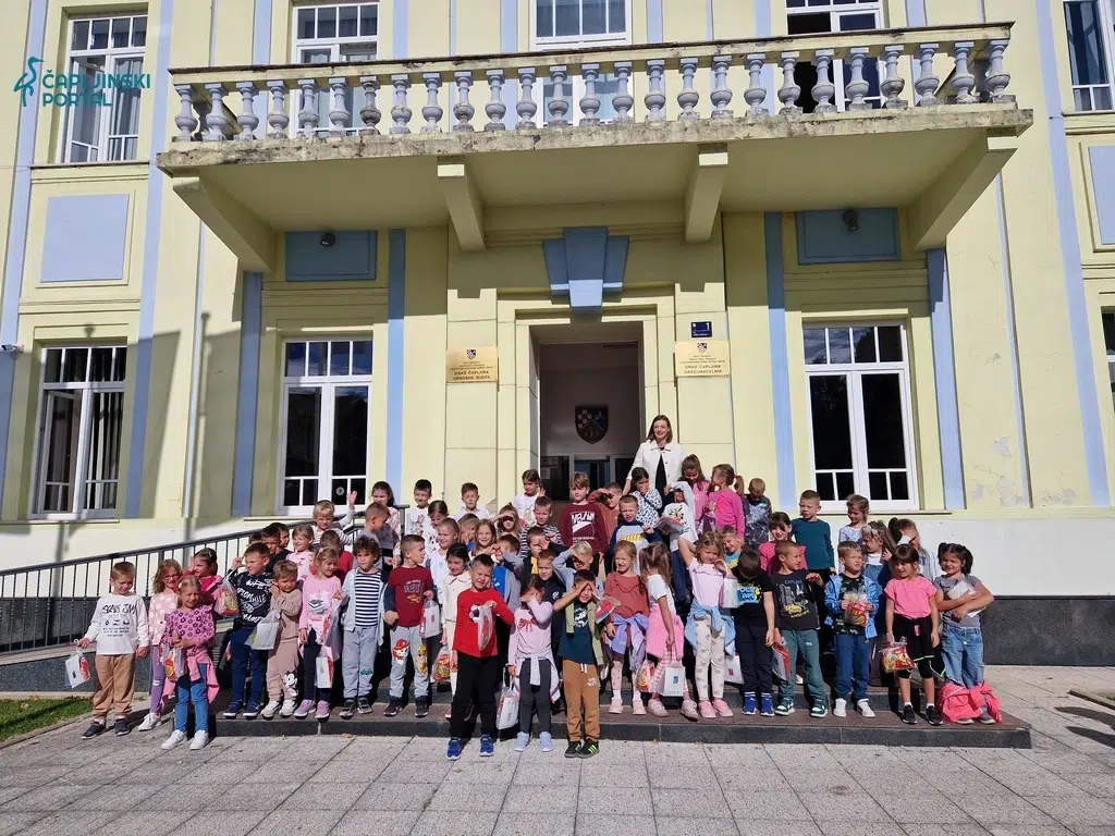 FOTO | Posjeta malihšana iz Dječjeg vrtića Gradskoj upravi i susret sa gradonačelnikom