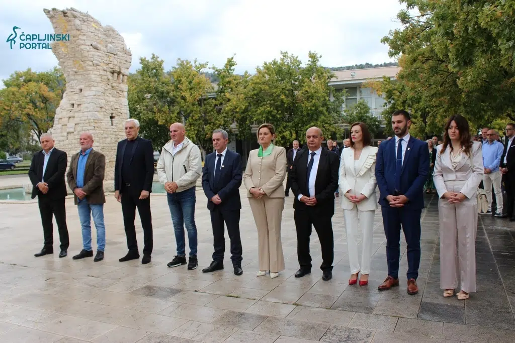 FOTO | Povodom Dana Grada položeni vijenci na Trgu hrvatske slobode