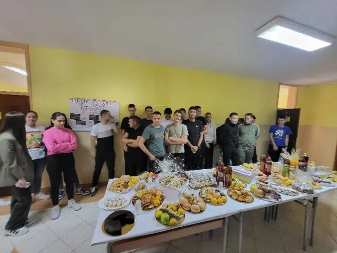 Srednja Skola Neum Nastavlja Pomoci Djeci U Africi Obiljezavanjem