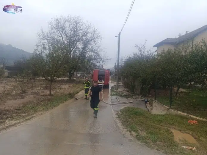 Fotografija Vatrogasci Iz Neuma Pomagali Kolegama U Buturovic Polju
