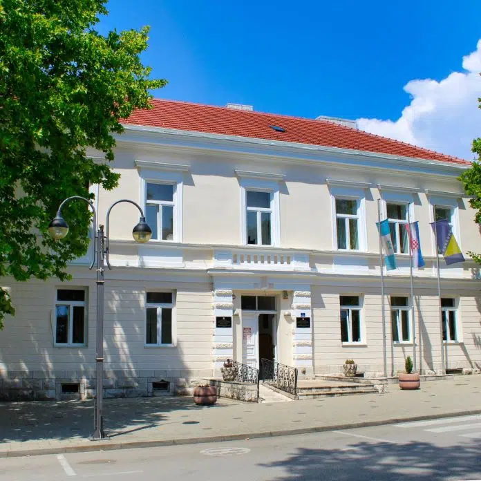 Javni Poziv Za Dodjelu Jednokratnih Financijskih Potpora Brucosima Grada Ljubuskog