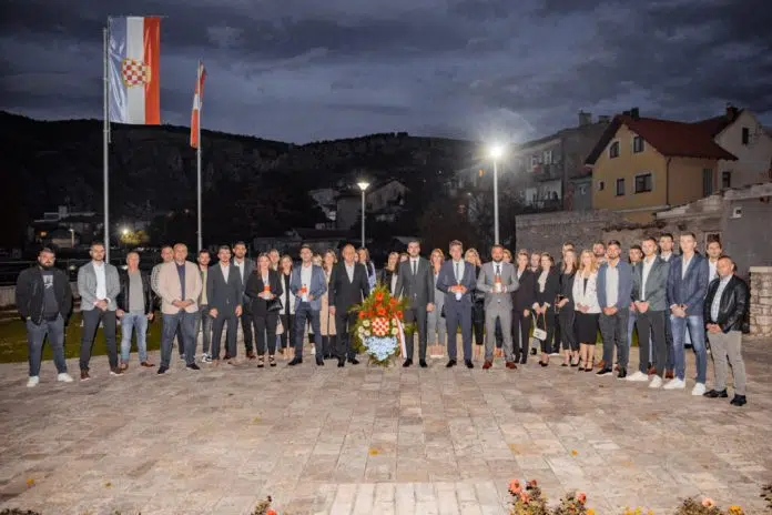 Na Zavrsnom Skupu Hdz A 1990 Prisutno Vise Od 500 Livnjaka