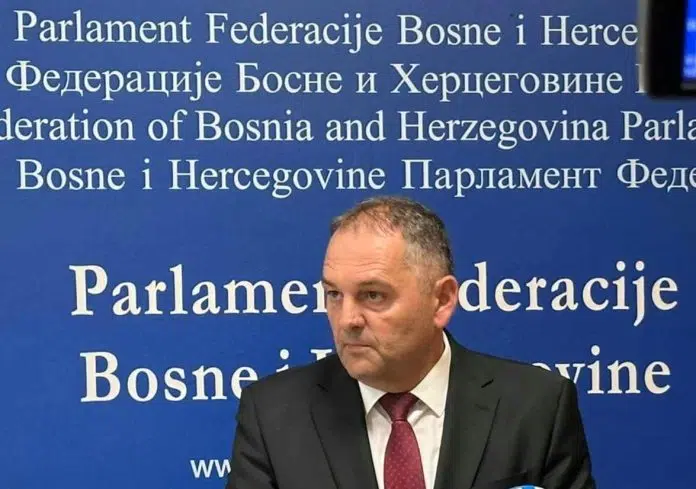 PRIOPĆENJE ČELNIKA PARLAMENTA F BiH: Rukovodstvo Parlamenta Federacije BiH izražava Priopcenje Celnika Parlamenta F Bih Rukovodstvo Parlamenta Federacije Bih Izrazava