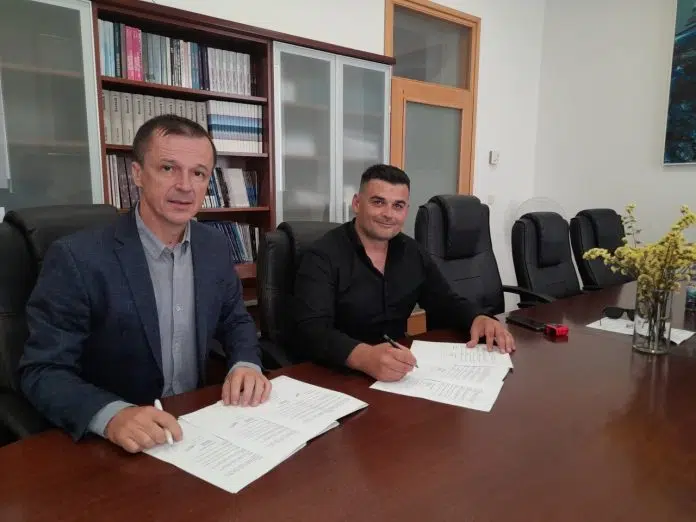 Potpisivanje Ugovora O Adaptaciji Prostorija Za Centar Izvrsnosti U Os