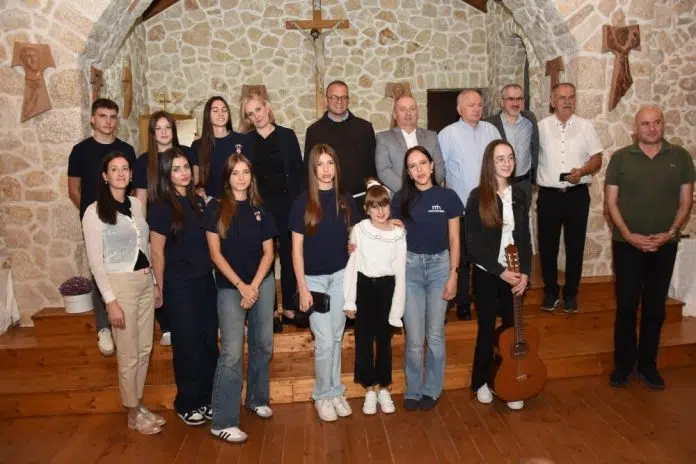 Predstavljanje zbirke pjesama Predstavljanje Zbirke Pjesama Breme Te Tvoje Nosi U Gradnicima