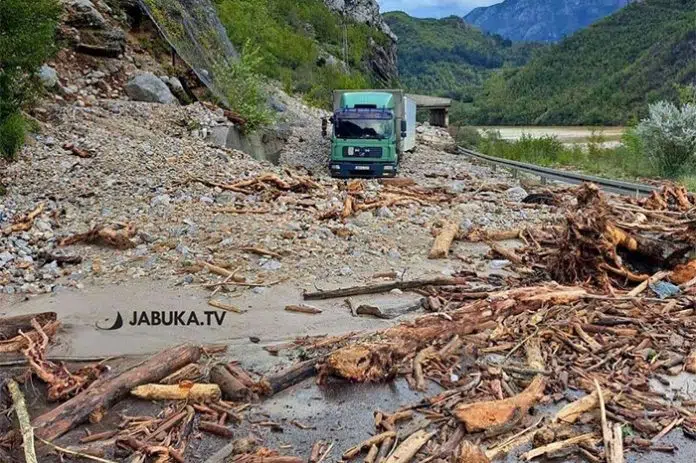 Promet I Dalje Obustavljen Duz Cesta Od Jablanice Ka Mostaru