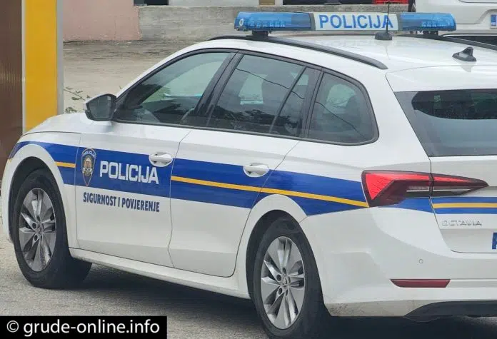 Recidivist Kod Imotskog Uhvacen U Voznji Neregistriranim Autom Bez Vozacke